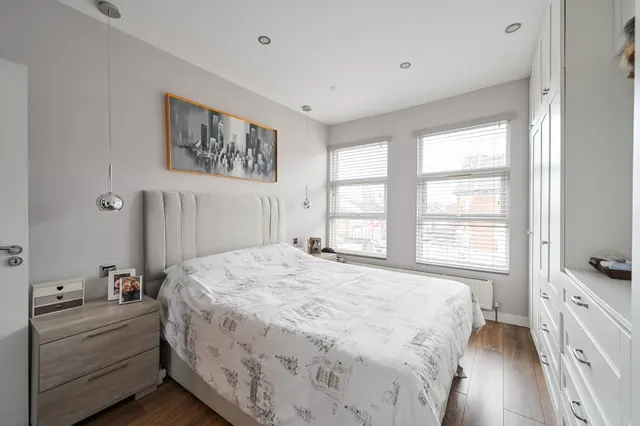 Photo 2 — Flat 2, 85 Turnpike Lane, London