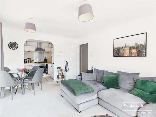 2 bedroom flat — Market Street, Newbury, Berkshire, RG14
