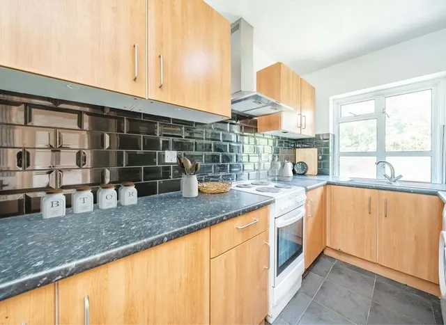 Photo 3 — Cavendish Avenue, West Ealing, W13