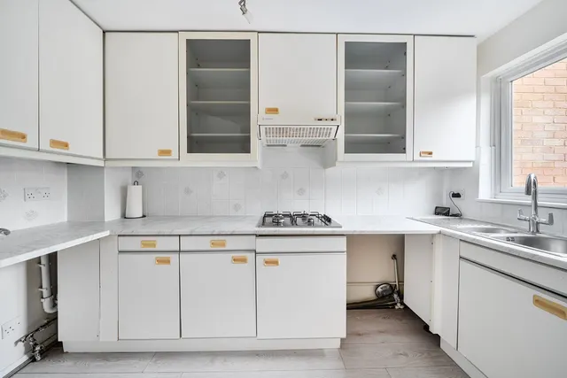 Sturt Court, Merrow, GU4, photo 3