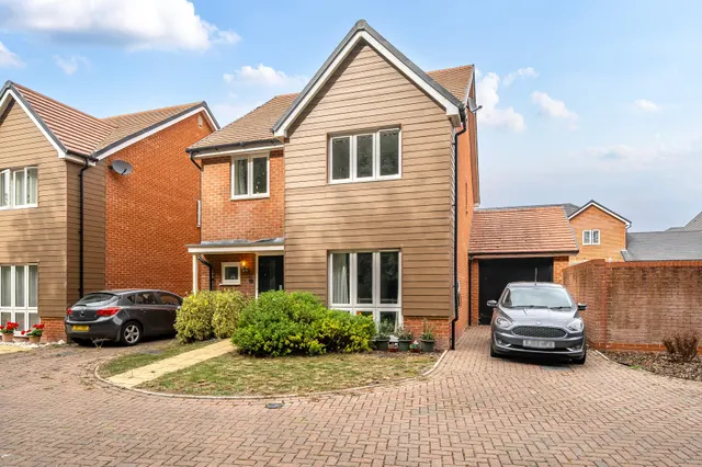 Blue Hut Way, Basingstoke, RG23, photo 1