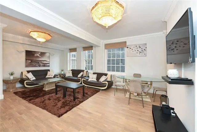 Portman Square, Marylebone, W1H, photo 2