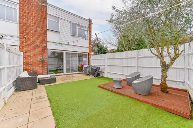 30 Brierley Close, London, photo 1