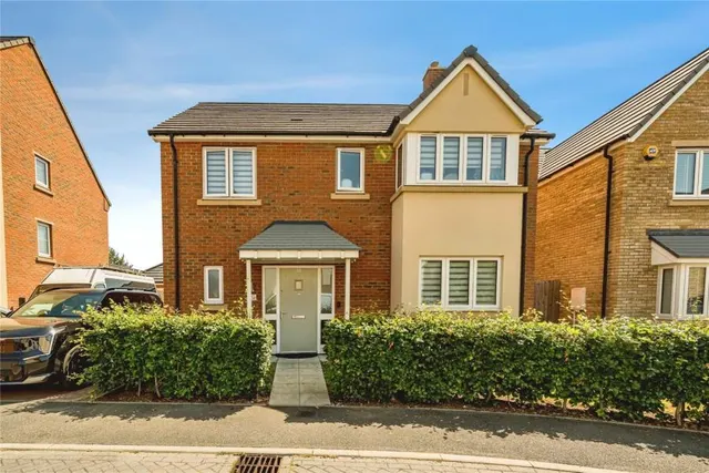 Boundary Drive, Wexham, SL2, photo 1