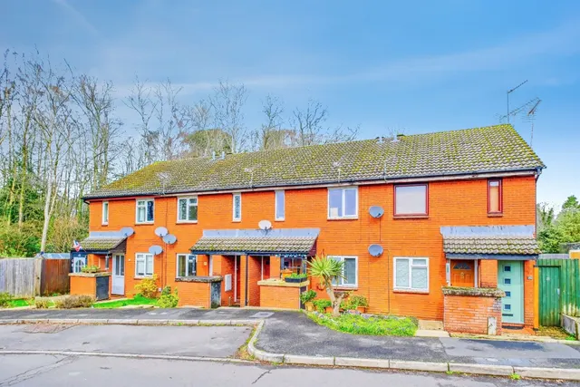 Photo 2 — Avon Drive, Alderbury, Salisbury