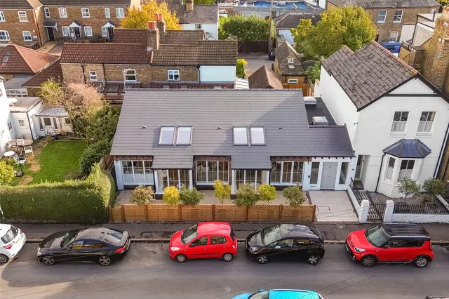Milton Road, Hampton, TW12 2LL, photo 1