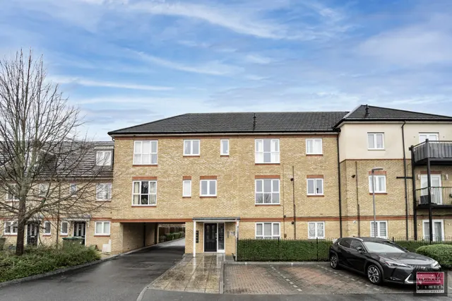 Springs Close, Stanwell, TW19, photo 1