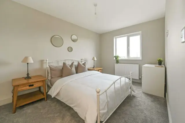 Venn Street, SW4, photo 3