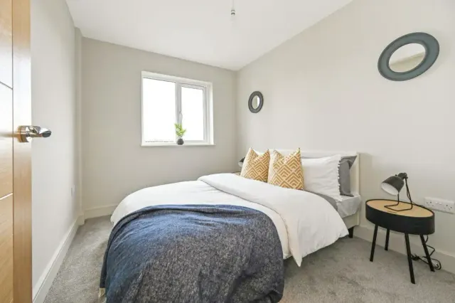 Venn Street, SW4, photo 2