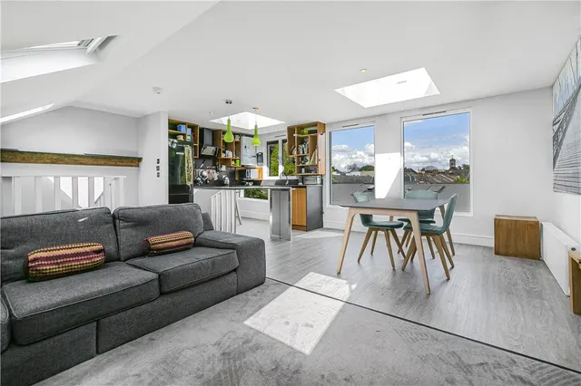 Netheravon Road, London, W4, photo 1