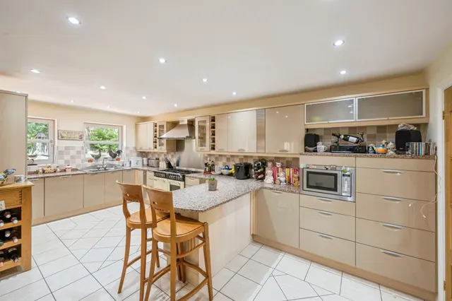 Racecourse Close, Swinton, S64, photo 3