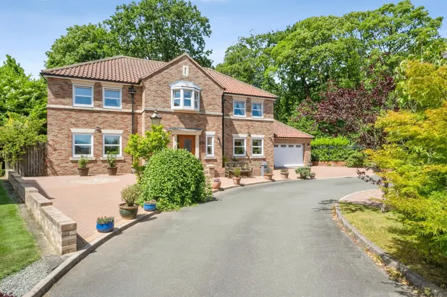 Racecourse Close, Swinton, S64, photo 1