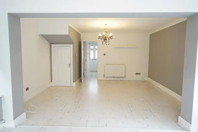 Photo 3 — Swallow Close, Grays, Essex, RM16 6RH