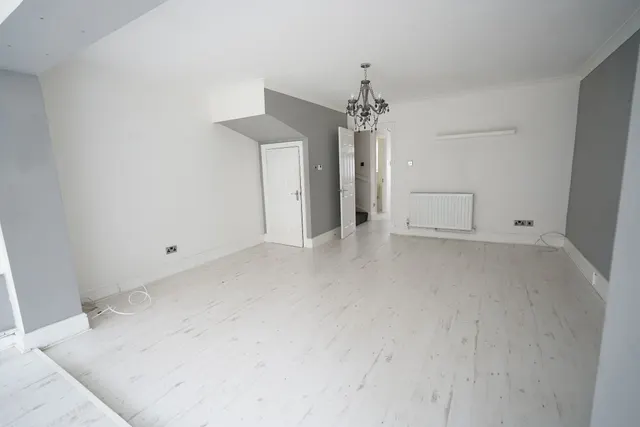 Photo 2 — Swallow Close, Grays, Essex, RM16 6RH