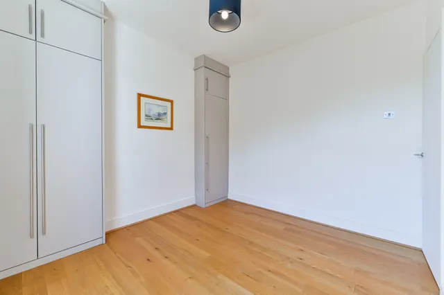 Photo 3 — 25c Leconfield Road, London