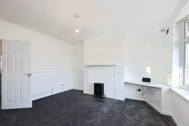Pear Tree Lane, Wolverhampton, WV11, photo 2
