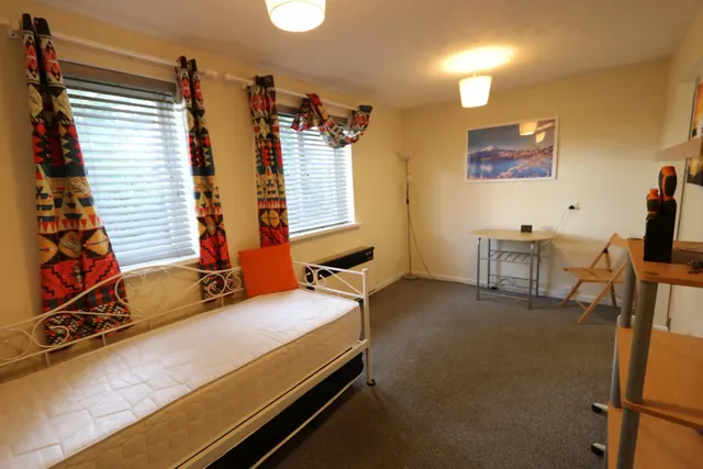 Photo 2 — Ebourne Close, Kenilworth, CV8
