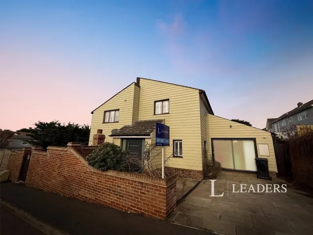 Shears Crescent, West Mersea, CO5, photo 1