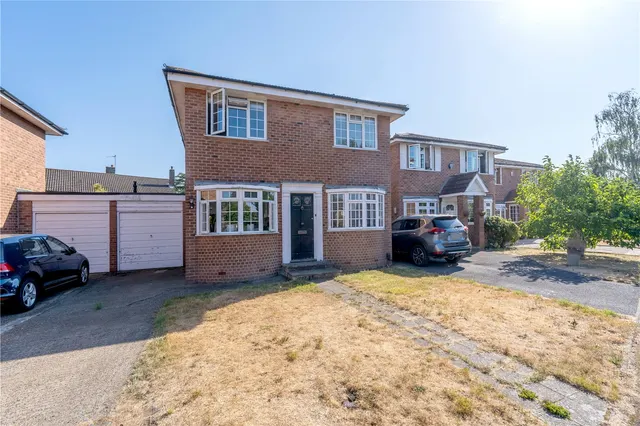 Birchwood Grove, Hampton, TW12 3DU, photo 1