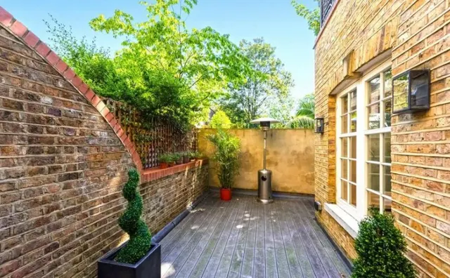 Palace Gate, Kensington, W8, photo 2