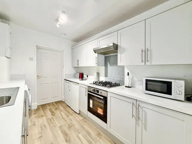 Oswin Avenue, Forest Hall, NE12, photo 3