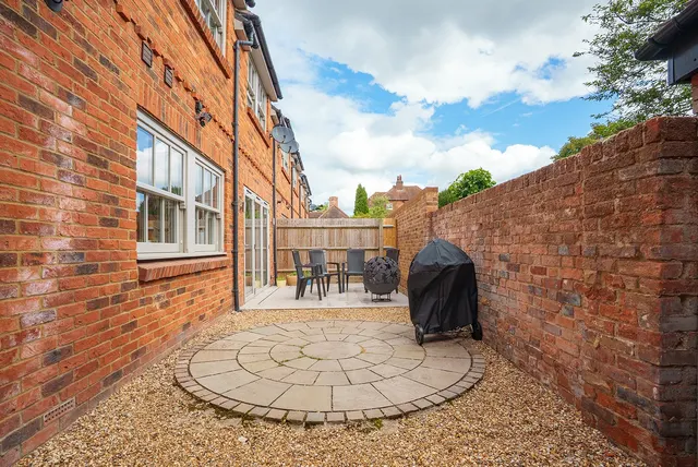 The Mews, Windsor End, HP9, photo 3