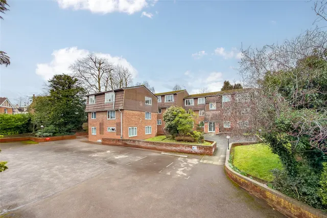Douglas Road, Harpenden, Hertfordshire, AL5 2HW, photo 1