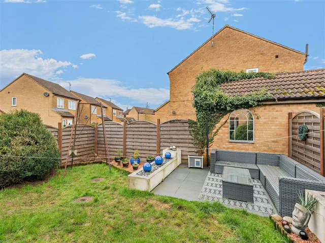 Buttercup Close, Stamford, PE9, photo 2