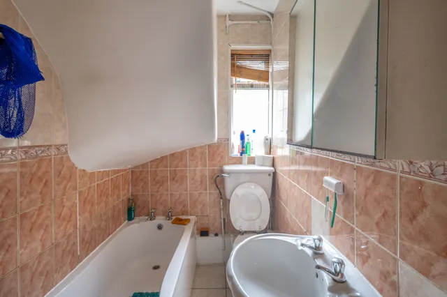 Photo 3 — 81 Palmer Road, London