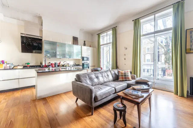 Flat 3, 172 Holland Park Avenue, London, photo 1