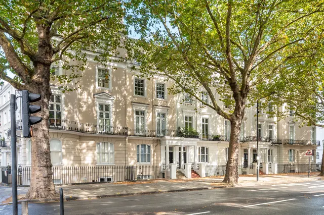 Photo 2 — Flat 3, 172 Holland Park Avenue, London