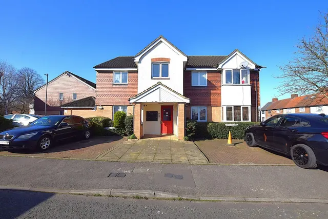 Sparks Close, Dagenham, RM8, photo 1