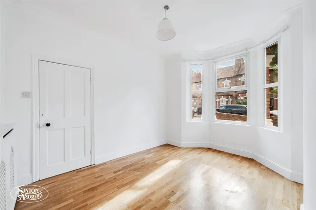 Chesham Terrace, Northfields, photo 3
