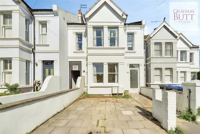Worthing, BN14, photo 1