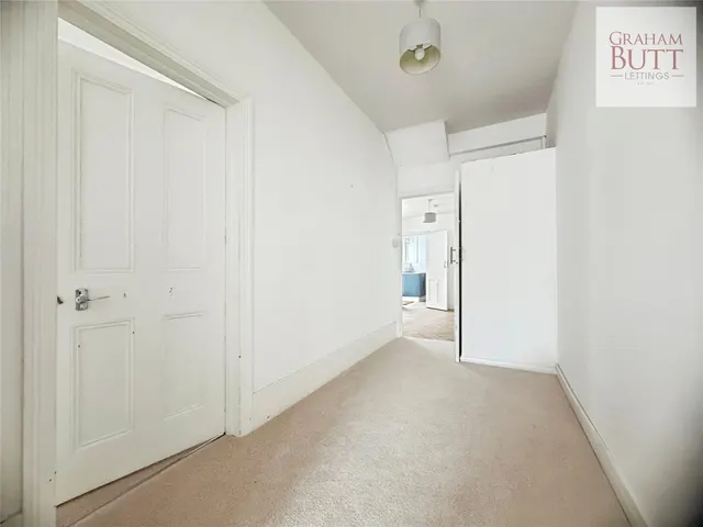 Worthing, BN14, photo 2