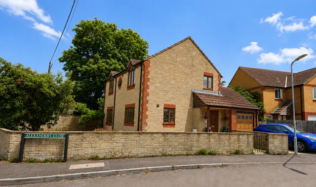 Alexanders Close, Meare, photo 1