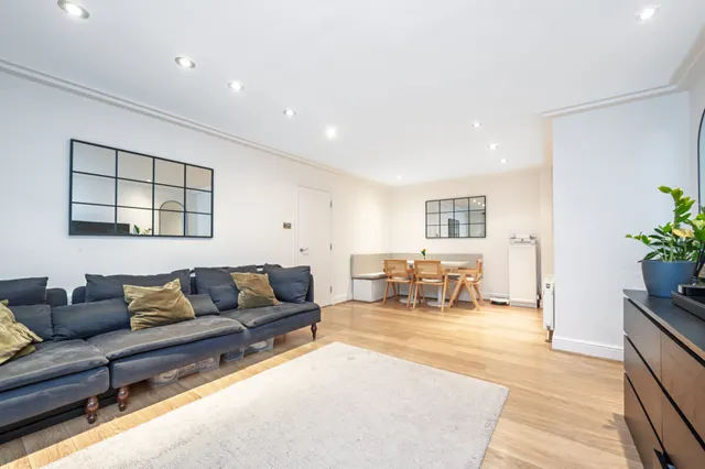 London, NW3, photo 3