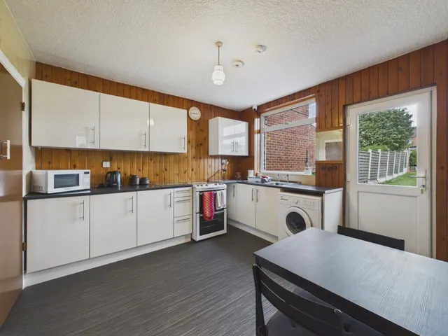 Saville Road, Whiston, S60, photo 3