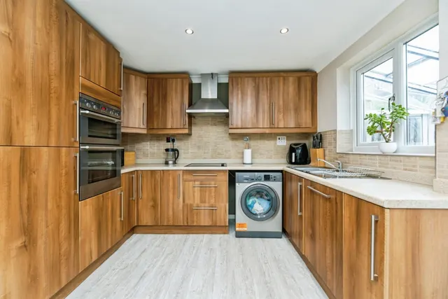 Merbeck Drive, High Green, S35, photo 2