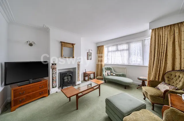 Photo 3 — Copthall Gardens, Mill Hill, NW7, London