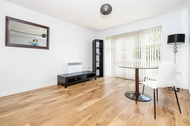 Park Lodge Avenue, West Drayton, UB7, photo 2