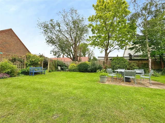 Angmering, BN16, photo 2
