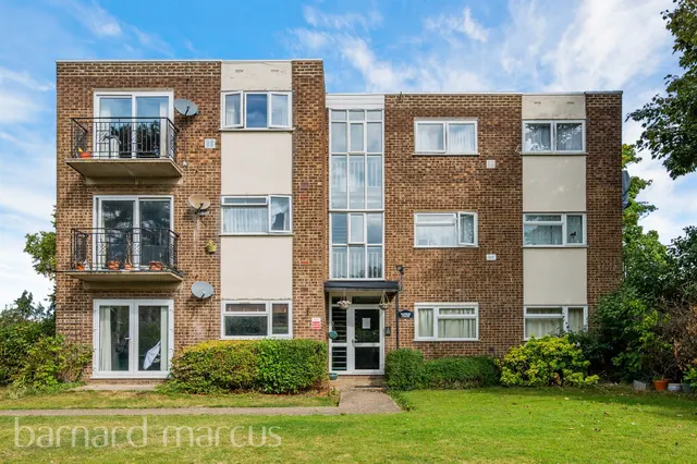 Staines Road, Feltham, TW14, photo 1