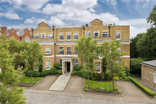 Milbourne House, Princess Square, Esher, Surrey, KT10 9EW, photo 1