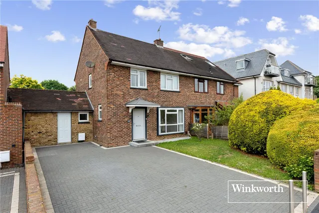 Kingsgate Avenue, Finchley, London, N3, photo 1