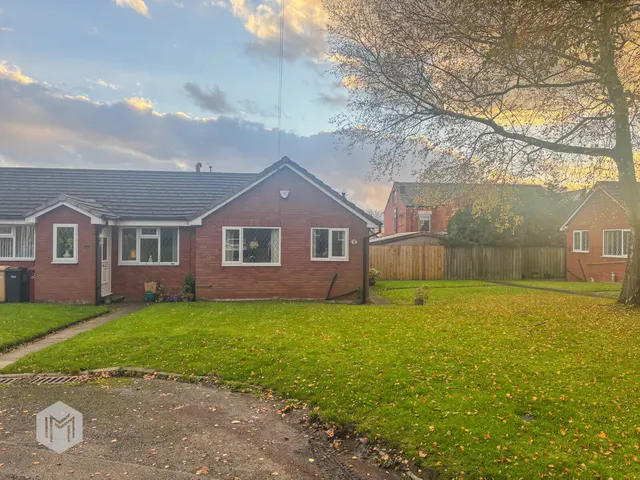 Westcott Close, Bolton, BL2 3HG, photo 1