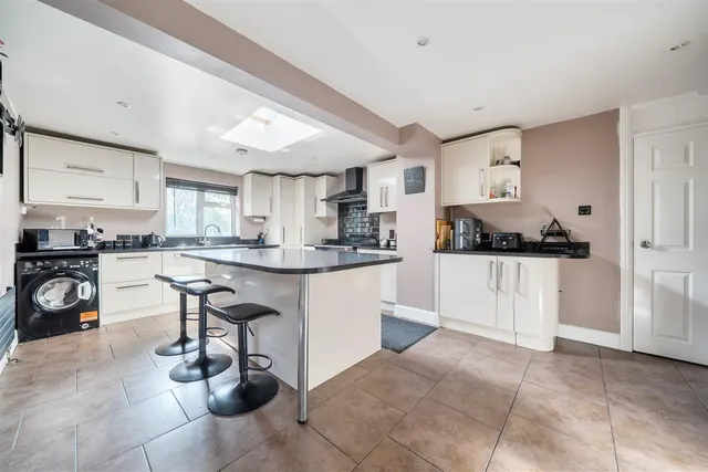 Photo 2 — Edington Place, Grove, Wantage, OX12 0BX