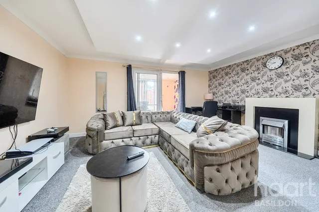Chatfield Way, Basildon, SS13, photo 2