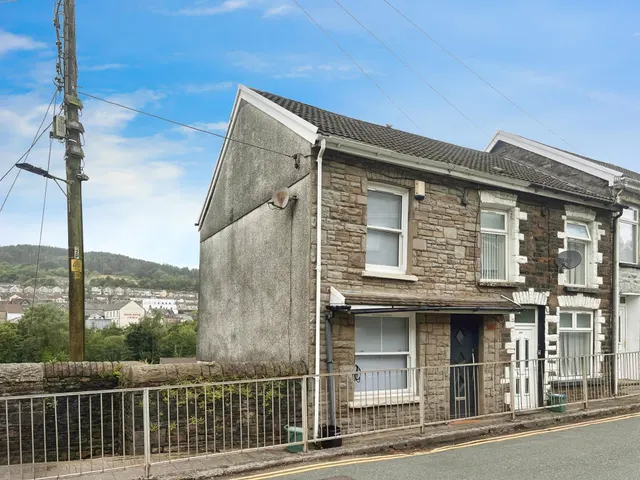 Miskin Road, Tonypandy, CF40, photo 1