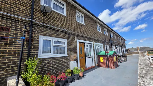 Romford Road, South Ockendon, RM15, photo 1